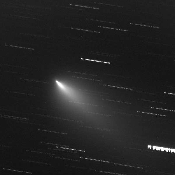 Animation of 73P comet/Schwassmann-Wachmann 3-Fragment B: 281 KB; click on the image to enlarge