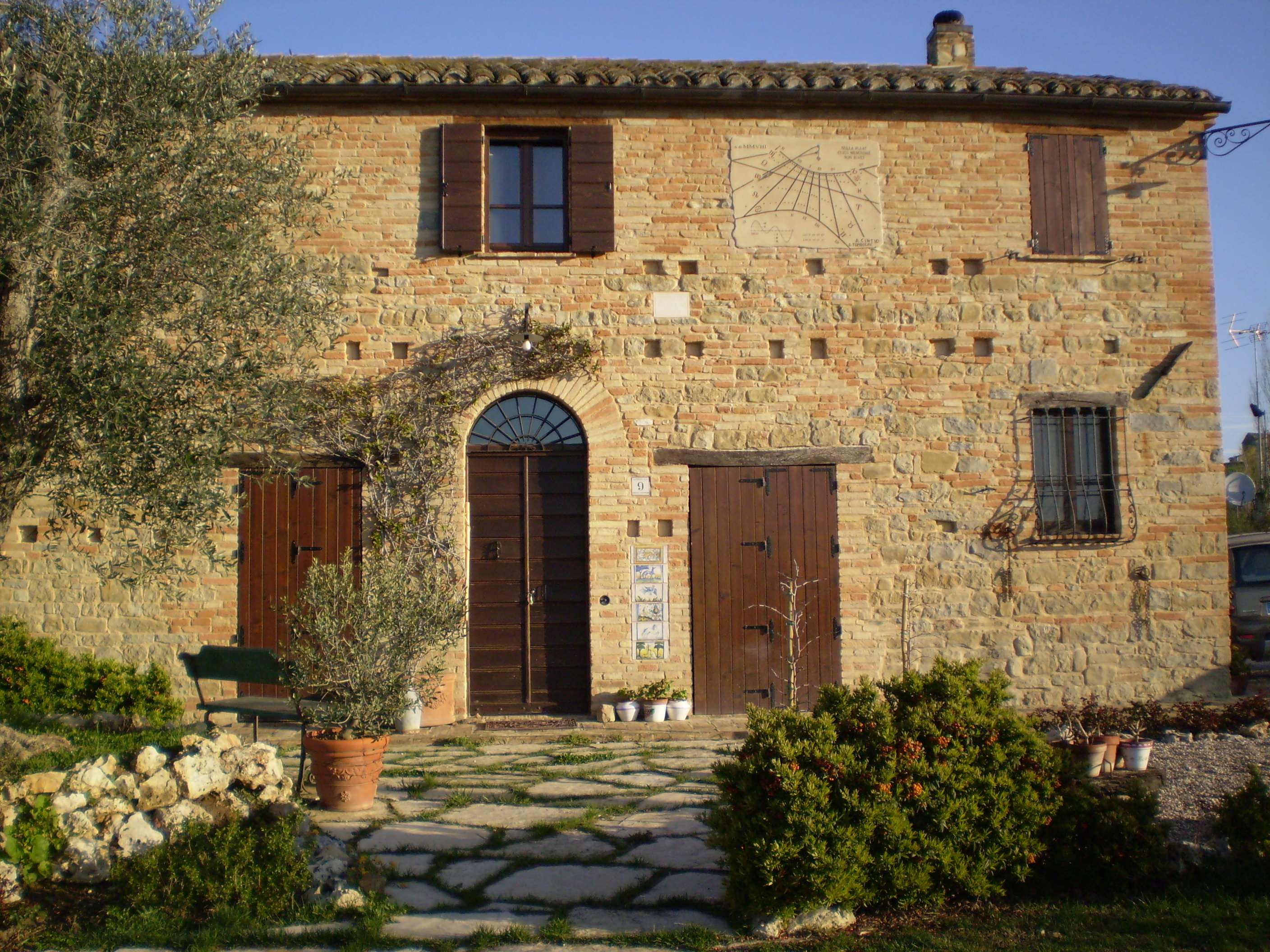 Facciata casa in pietra. free vista la bellezza della facciata in ... Facciata casa in pietra