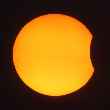 L'eclissi di Sole sta per concludersi; si vedono le macchie solari