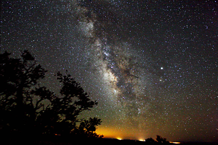 Milk Way over Grand Canyon: 156 KB; click on the image to enlarge