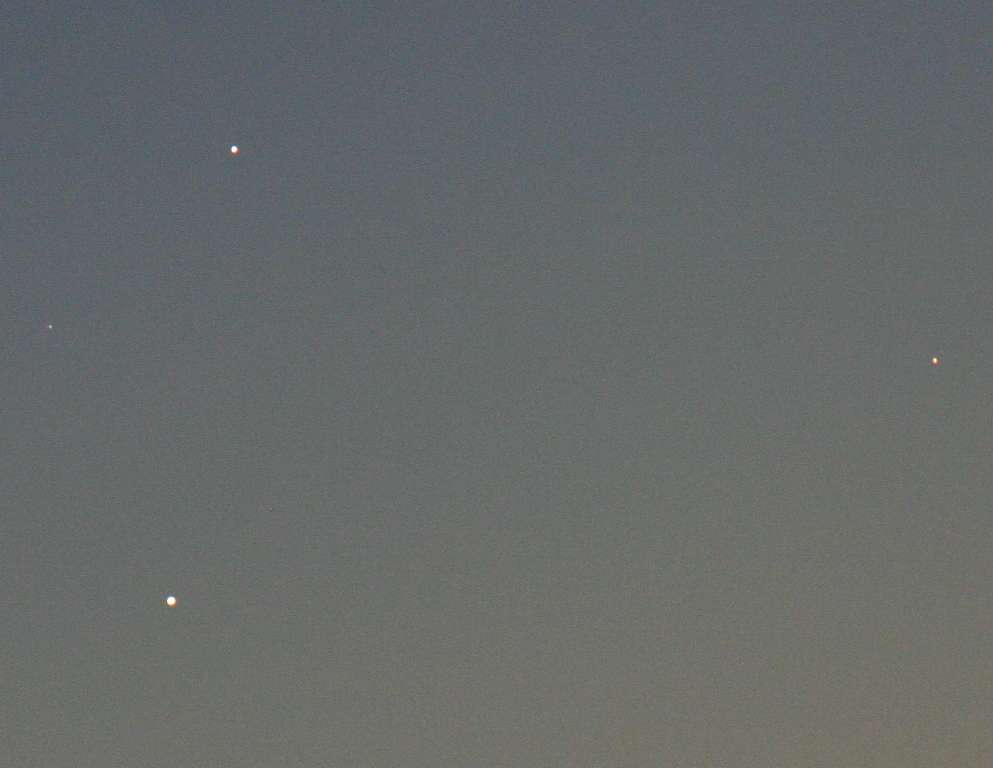 Conjunction Jupiter-Mars-Mercury in december 10, 2006: 30 KB; click on the image to enlarge