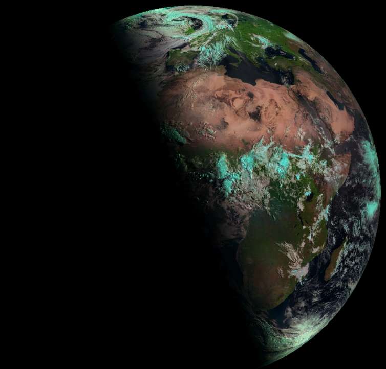 Earth view from the space in 2006 summer solstice: 39 KB