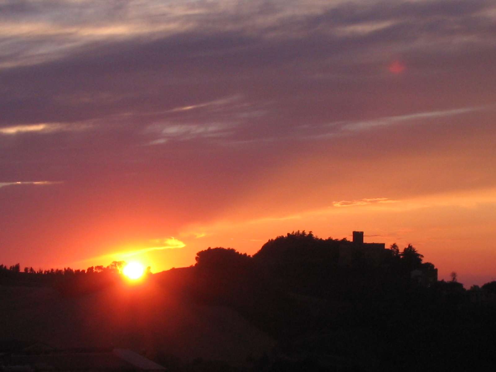 Sunset over Tabiano Castel: 65 KB