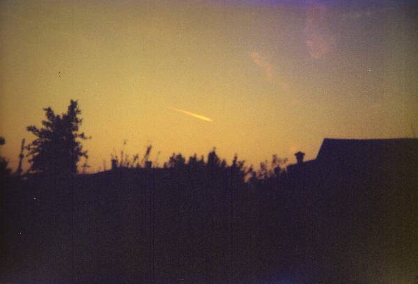Airplane trail: 18 KB