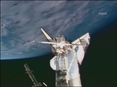 Proseguendo la rotazione, il complesso spaziale sorvola la met della Terra nel giorno: 19 KB